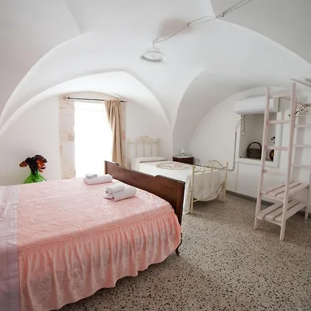 La Casa Nel Villaggio 3* Montalbano (Apulia)