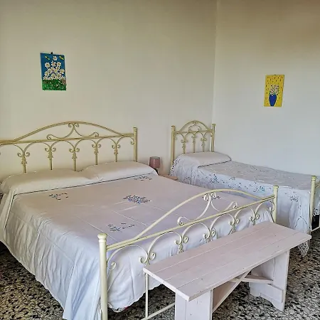 La Casa Nel Villaggio Couette-café Montalbano (Apulia)
