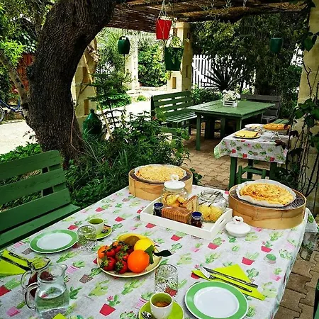 La Casa Nel Villaggio Couette-café Montalbano (Apulia)